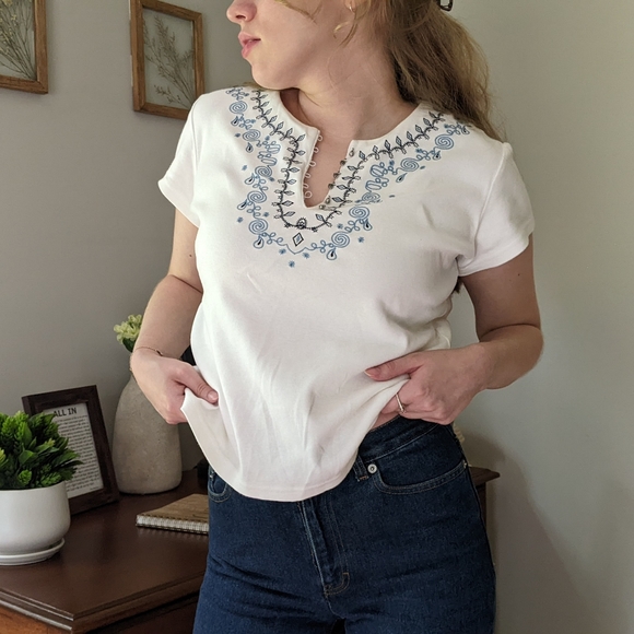 Vintage Embroidered Tee - Picture 2 of 6